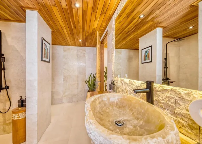 Villa Tango - New Luxurious 7bdr Prime Location