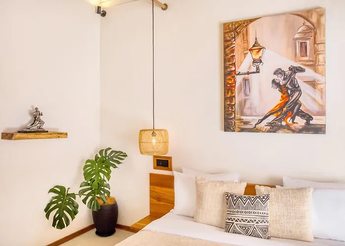 Villa Tango - New Luxurious 7bdr Prime Location